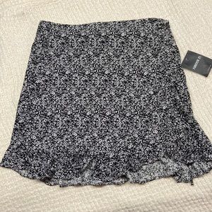 Brand new Forever 21 skirt.